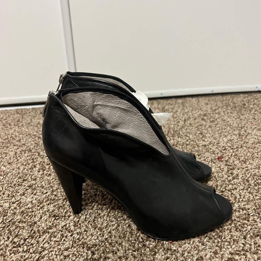 Beautiful black leather Vince Camuto boots